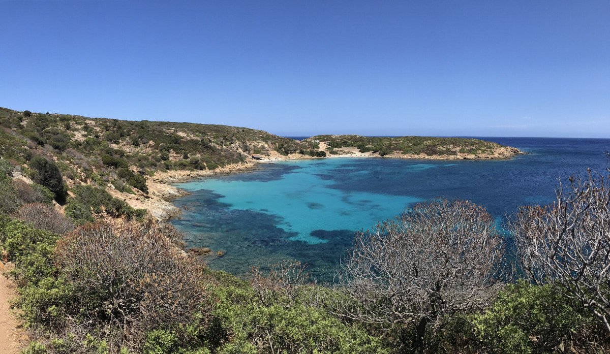 Erkunden Sie die Küsten Sardiniens und Korsikas