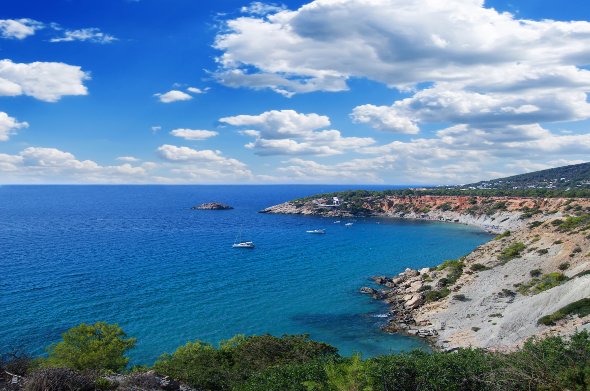 Esplora le acque cristalline e la bellezza naturale di Ibiza e Formentera