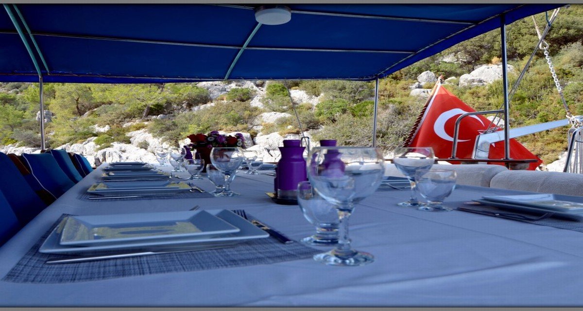 Barco yurta desde Fethiye a Göcek con comida y bebidas