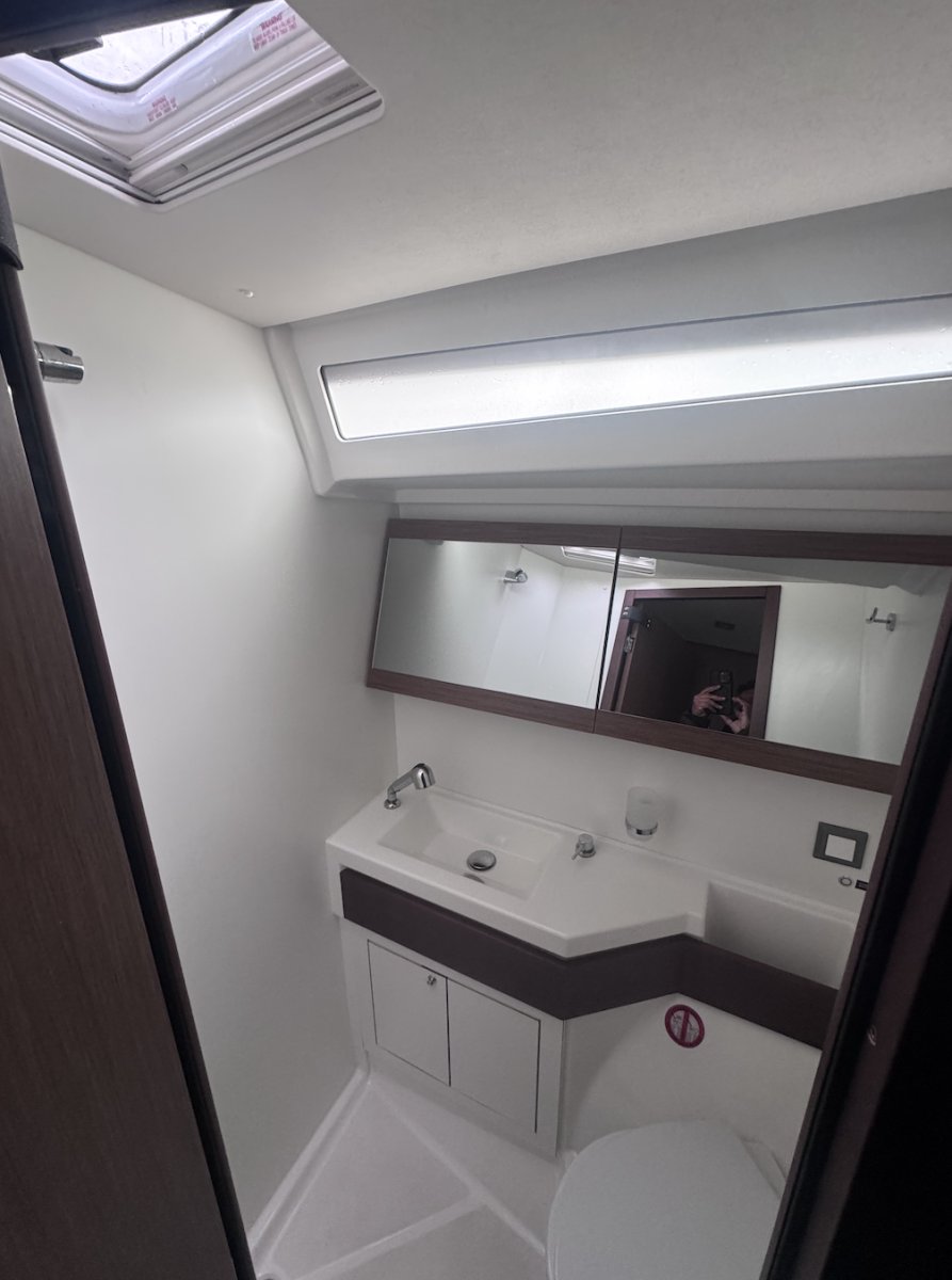 Bénéteau - 10 {{i18n.capacity}}