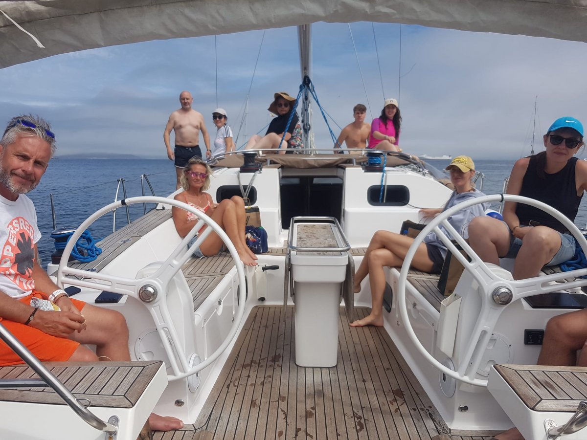 Lerne mit unseren Segelkursen in Vigo zu segeln