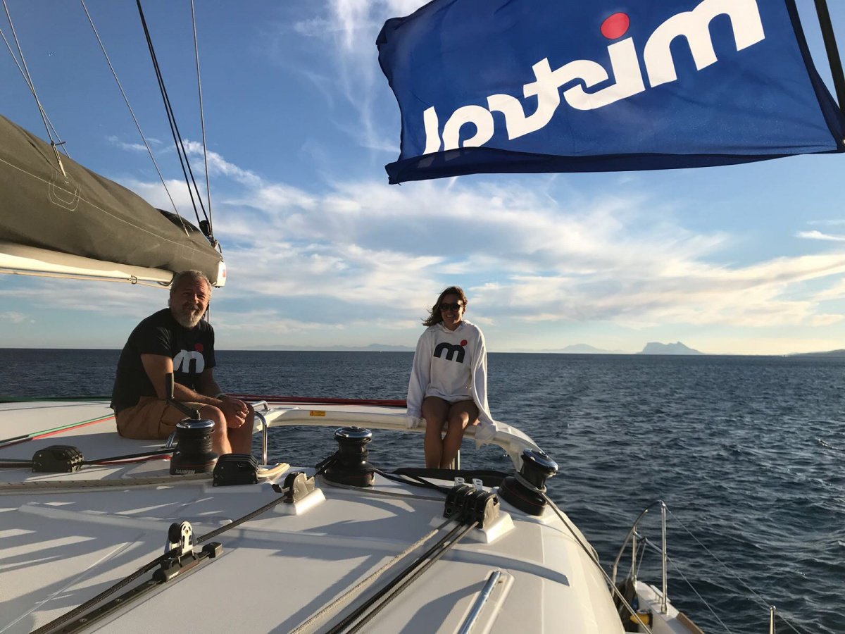 viajes en velero con paddel surf