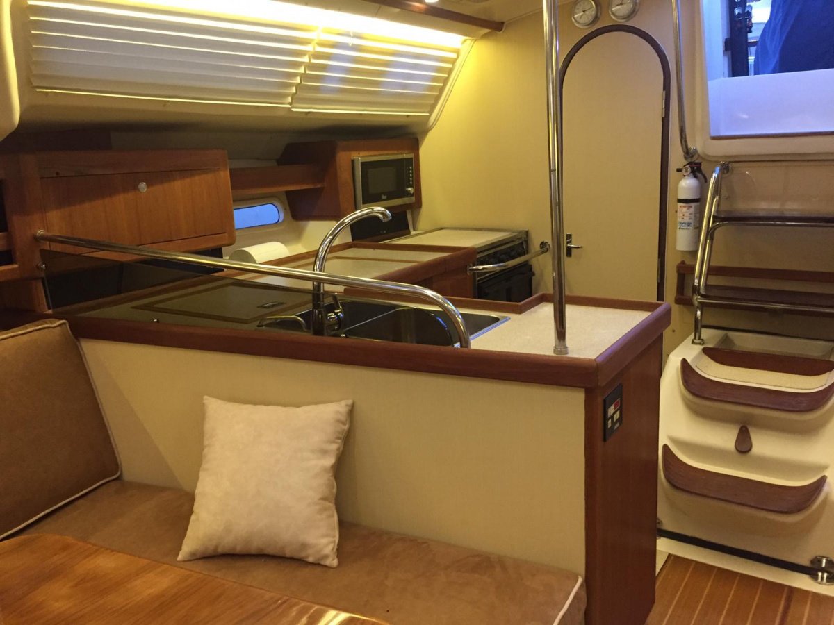 Velero - Hunter Marine - 2003