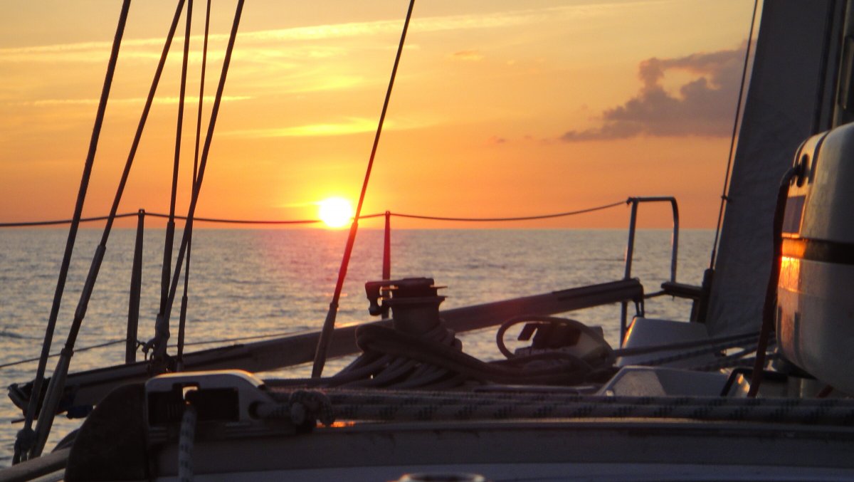 Learn to sail in an Atlantic sailing course