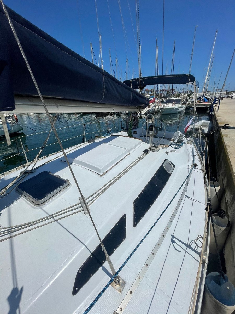 Navigando in barca a vela nelle acque di Ibiza e Formentera