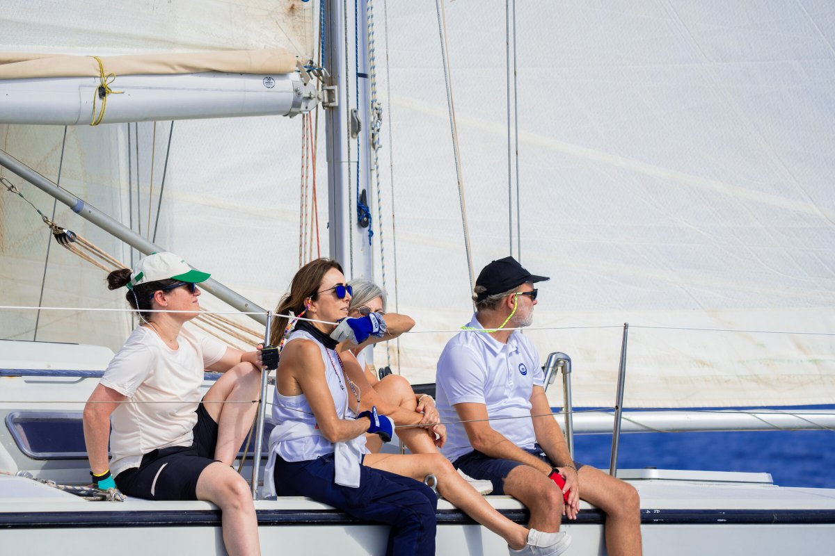 Participantes en la regata Trofeo Máximo Caturla, disfrutando del mar en Alicante