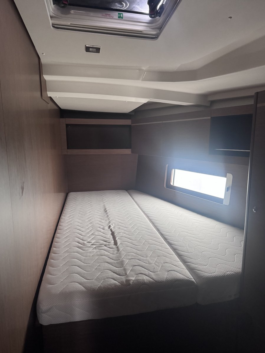 Bénéteau - 8 people