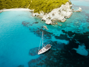 Entdecke Korfus verborgene Schätze vom Deck einer Yacht!