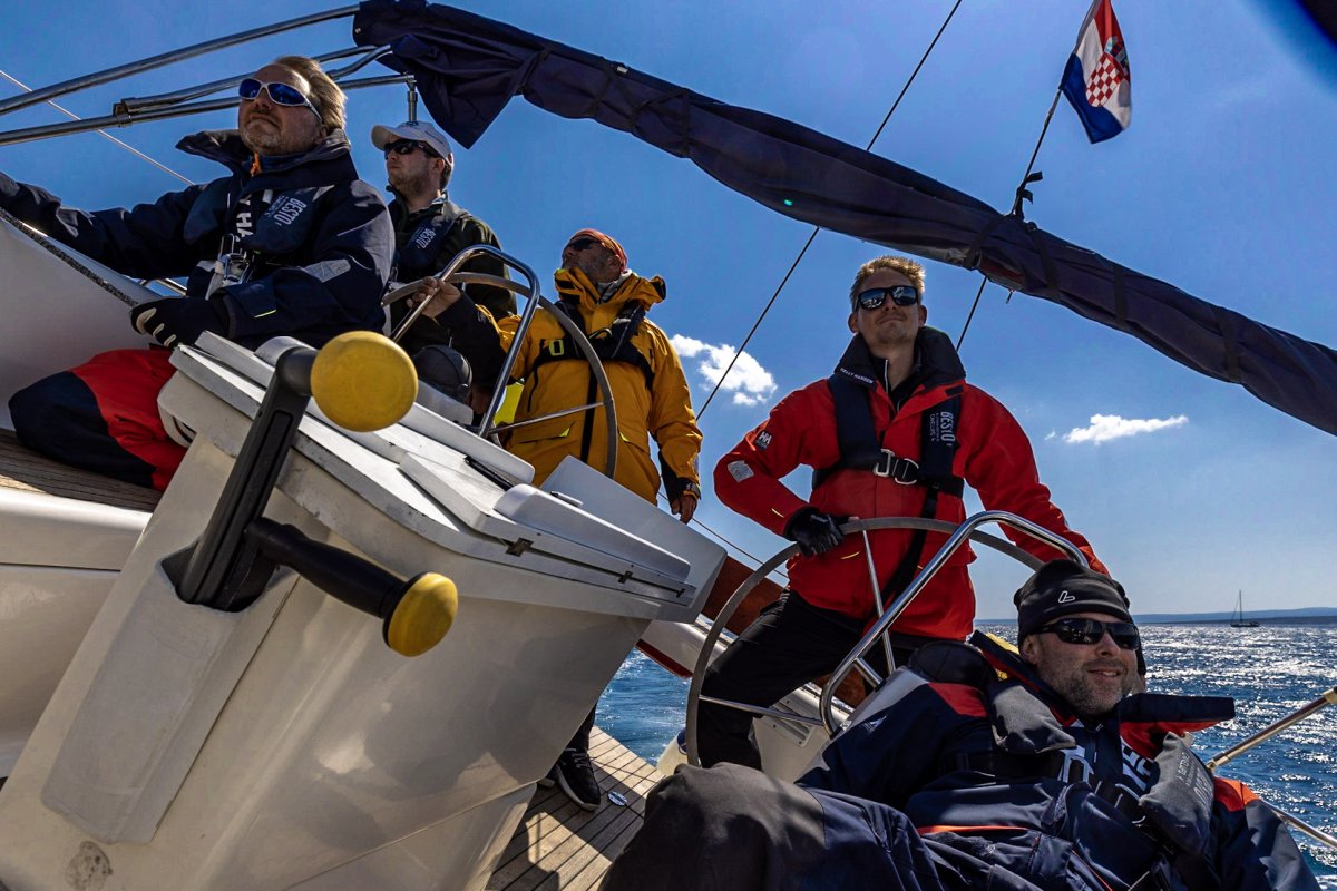 Luxuriöse Yacht-Segelerfahrung.