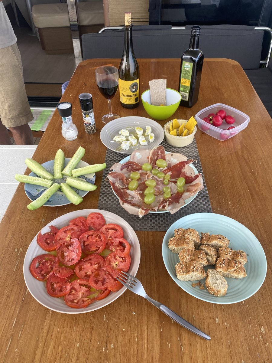 Disfrutando del atardecer en el mar