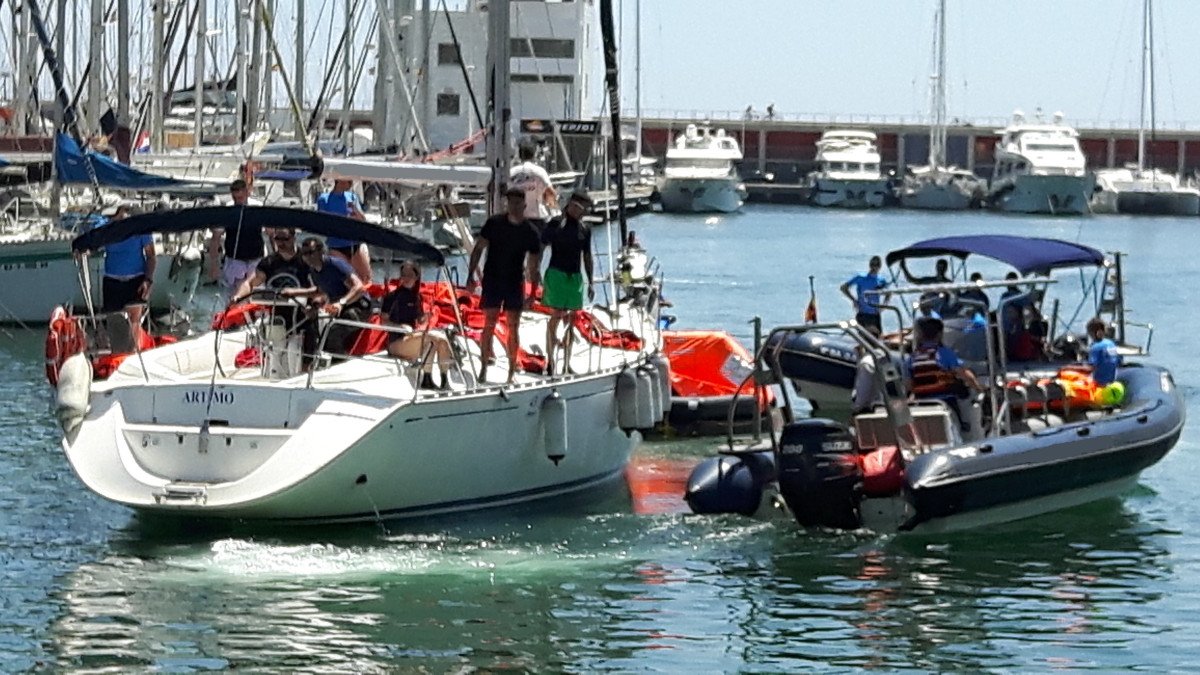 A sailing class in Barcelona's harbor