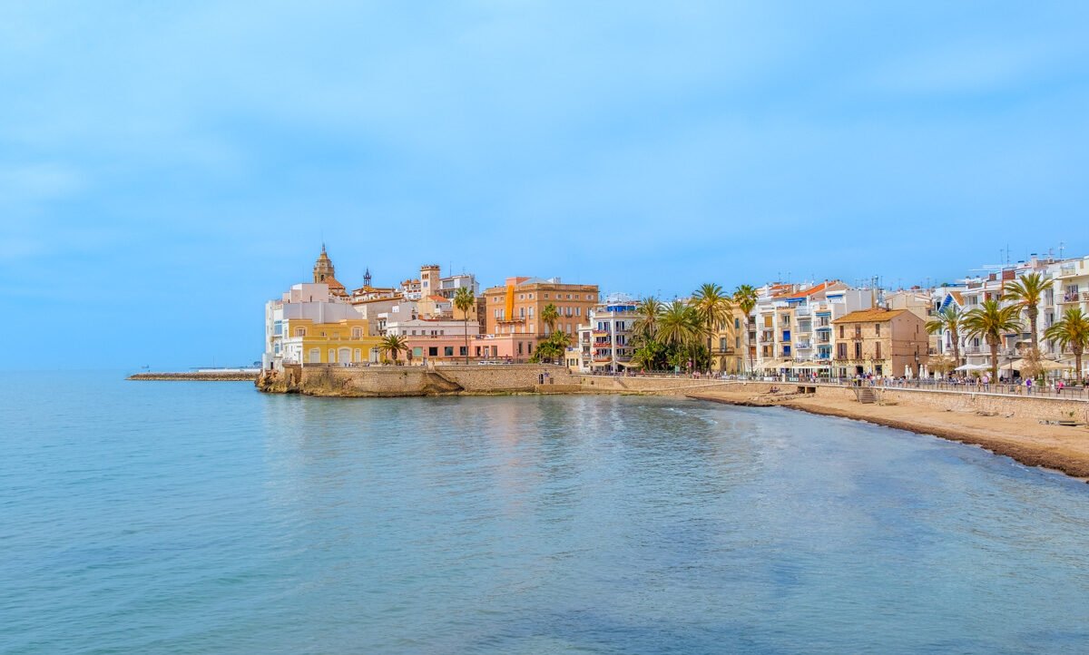 Descubre el litoral del Garraf en lancha neumática