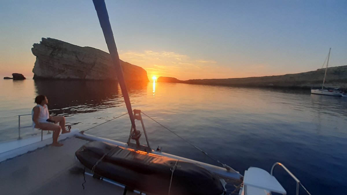 Sailing the Corinthian gulf: a unique experience