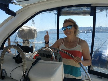 Navigazione mattutina verso le Isole Cíes in una meravigliosa barca a vela