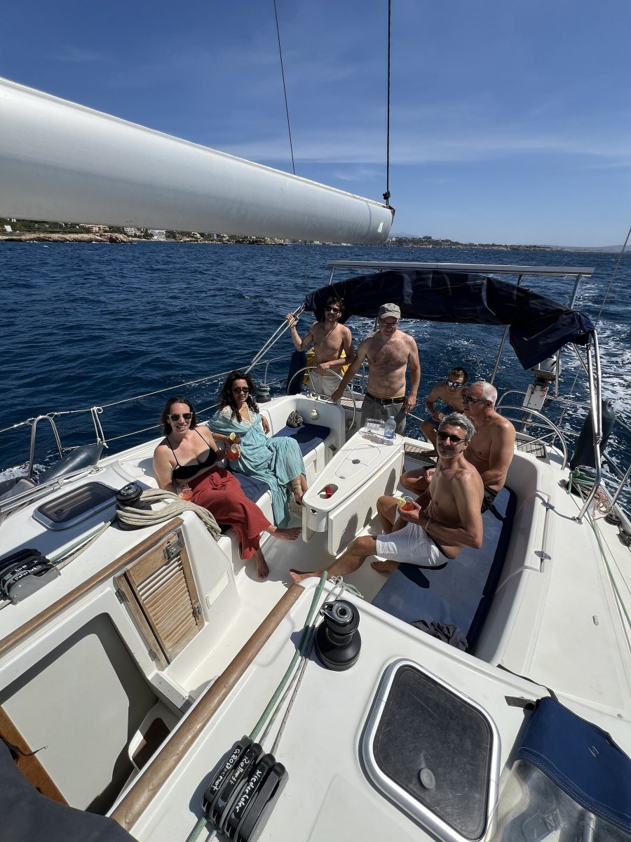 Vuelta a Menorca en Velero: 4 Días de Aventura Marítima
