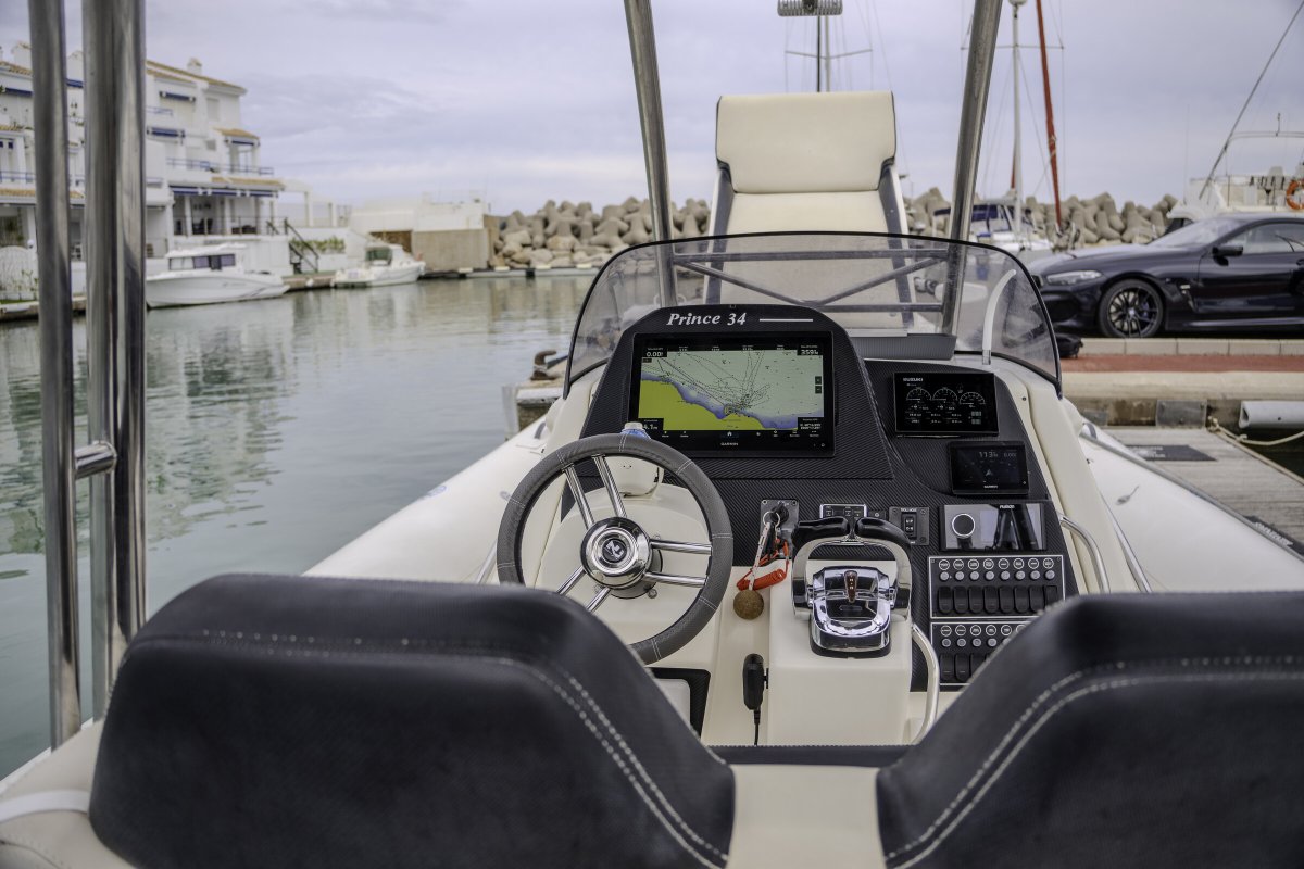 Motorboot - Zodiac - 10 {{i18n.meters}}