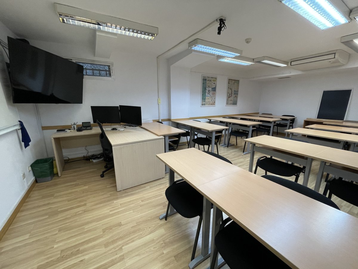 Segelfähigkeiten entwickeln mit dem Workshop 'Beherrsche die Seekarte' in Madrid