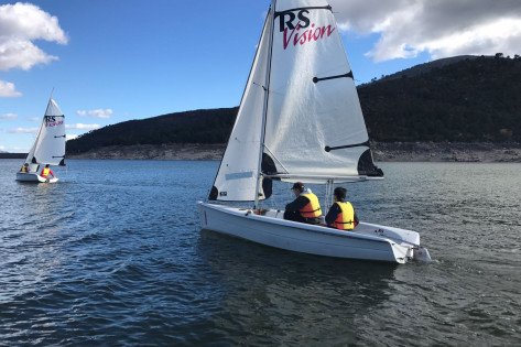 Curso iniciación de vela en embalse de Entrepeñas