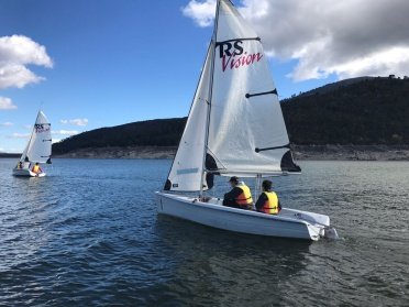 Corsi di vela presso il bacino idrico di Entrepeñas