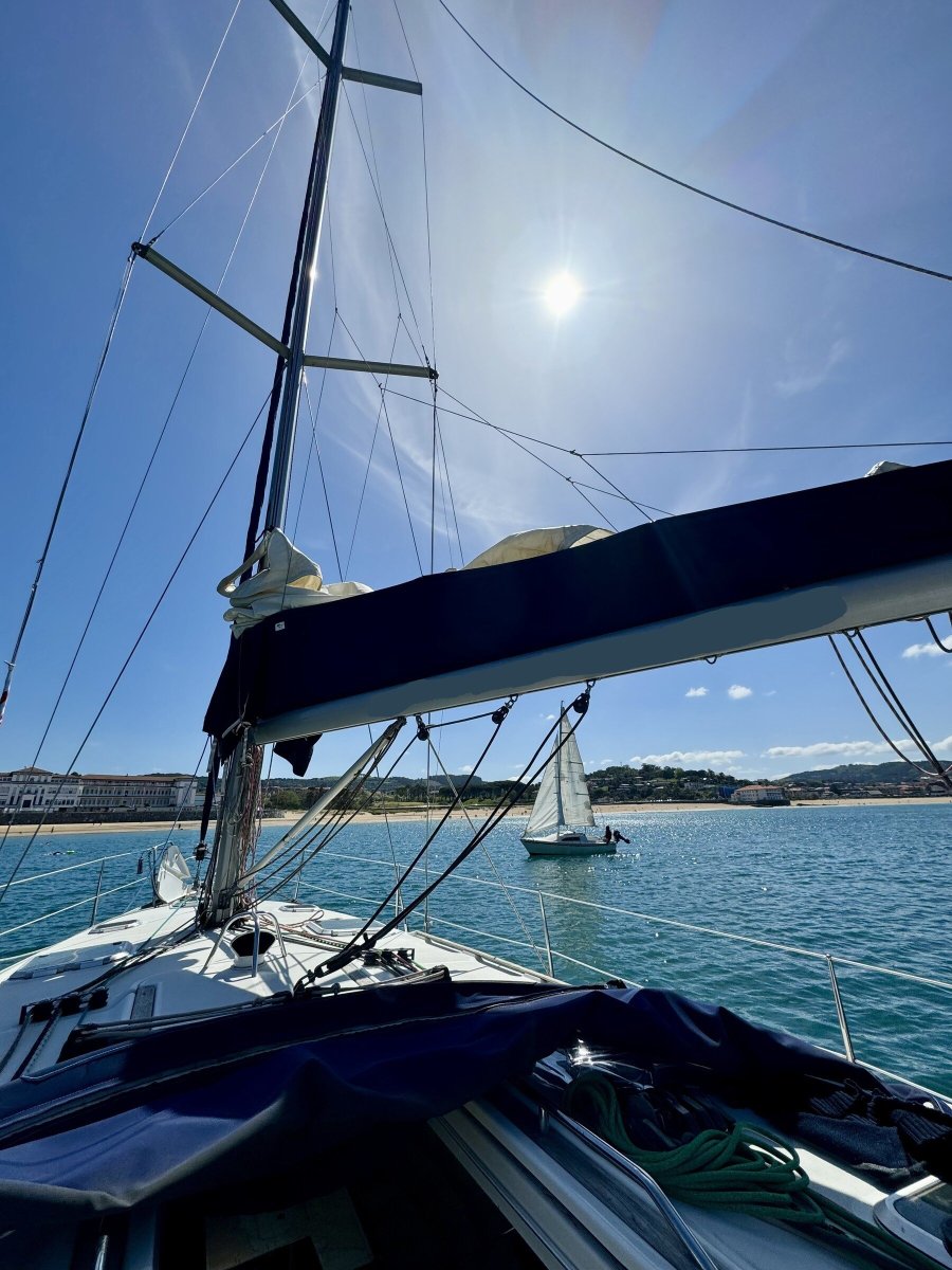 Sailboat anchoring, plaza to plaza departure from Getxo