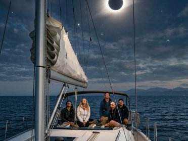 Sonnenfinsternis vom Boot aus auf der Vigo-Mündung