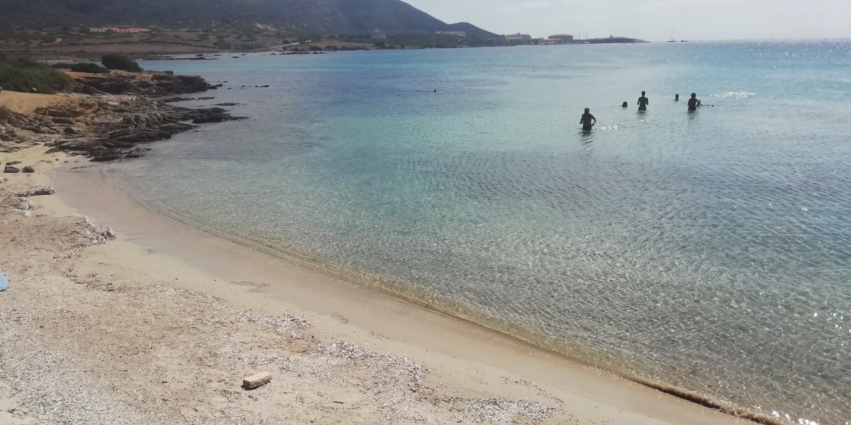 Impara a navigare lungo la costa ovest della Sardegna.
