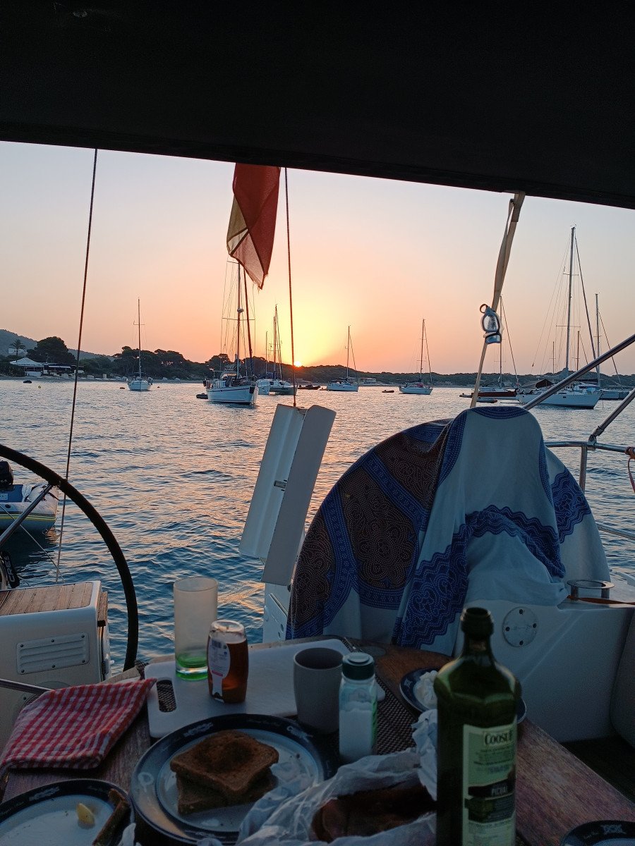 Explora las costas de Ibiza y Formentera