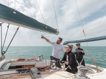 Private 3h cruising sailing course in Barcelona. One-to-one