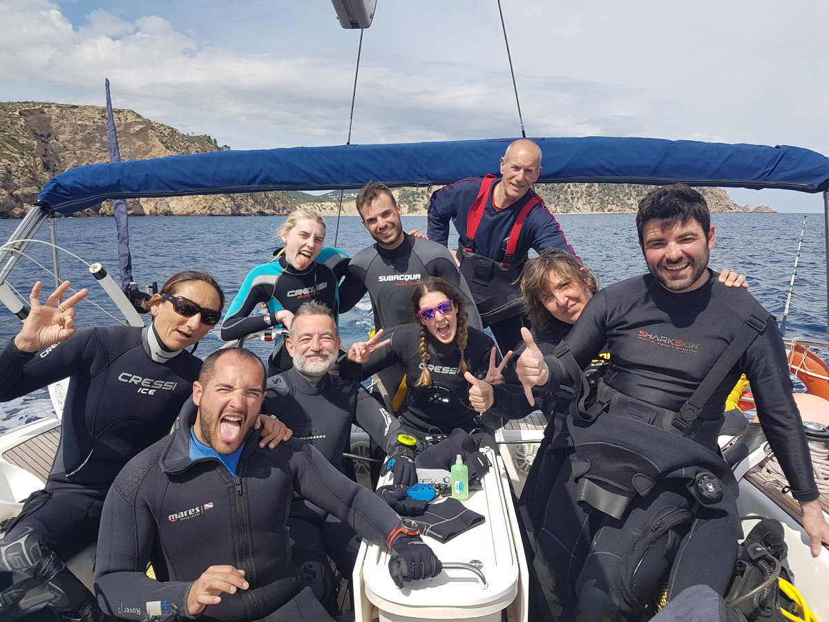 Cruise in barca a vela e immersioni a Ibiza e Formentera con 10 immersioni