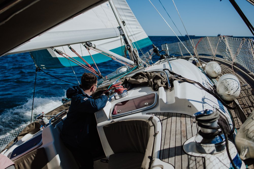 Barca a vela in rotta verso Minorca.