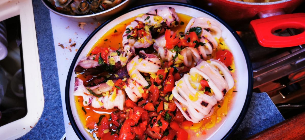 Ischia: un'isola da scoprire con attività di vela e trekking