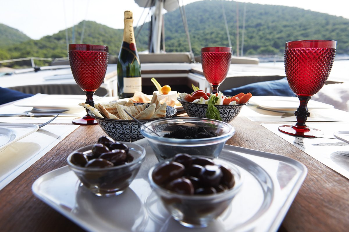 Discover Greek waters with a sailing cruise