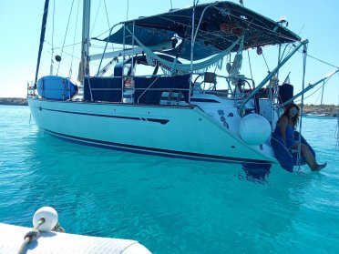 Visita Formentera a bordo di una barca a vela privata: calette segrete e servizio esclusivo.