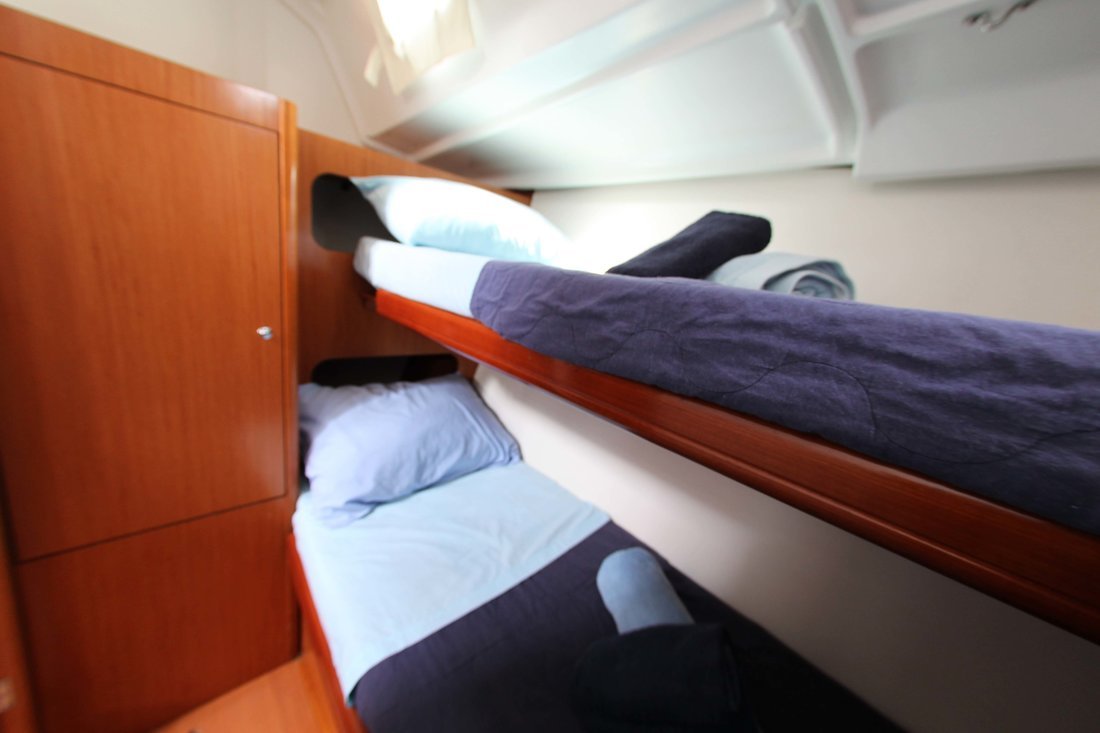 Explore Greece with sailing adventure