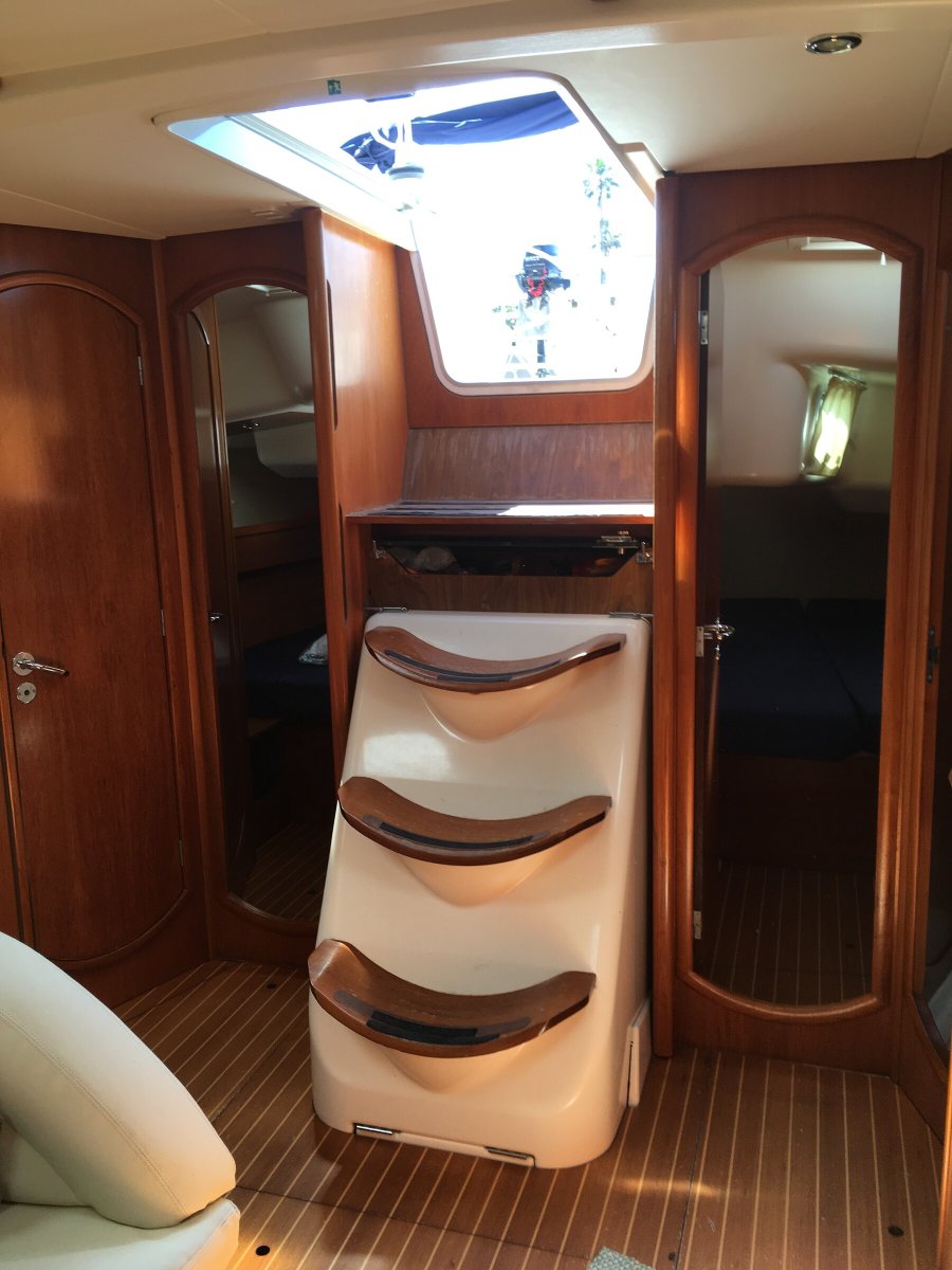 Velero - Jeanneau - 8 personas