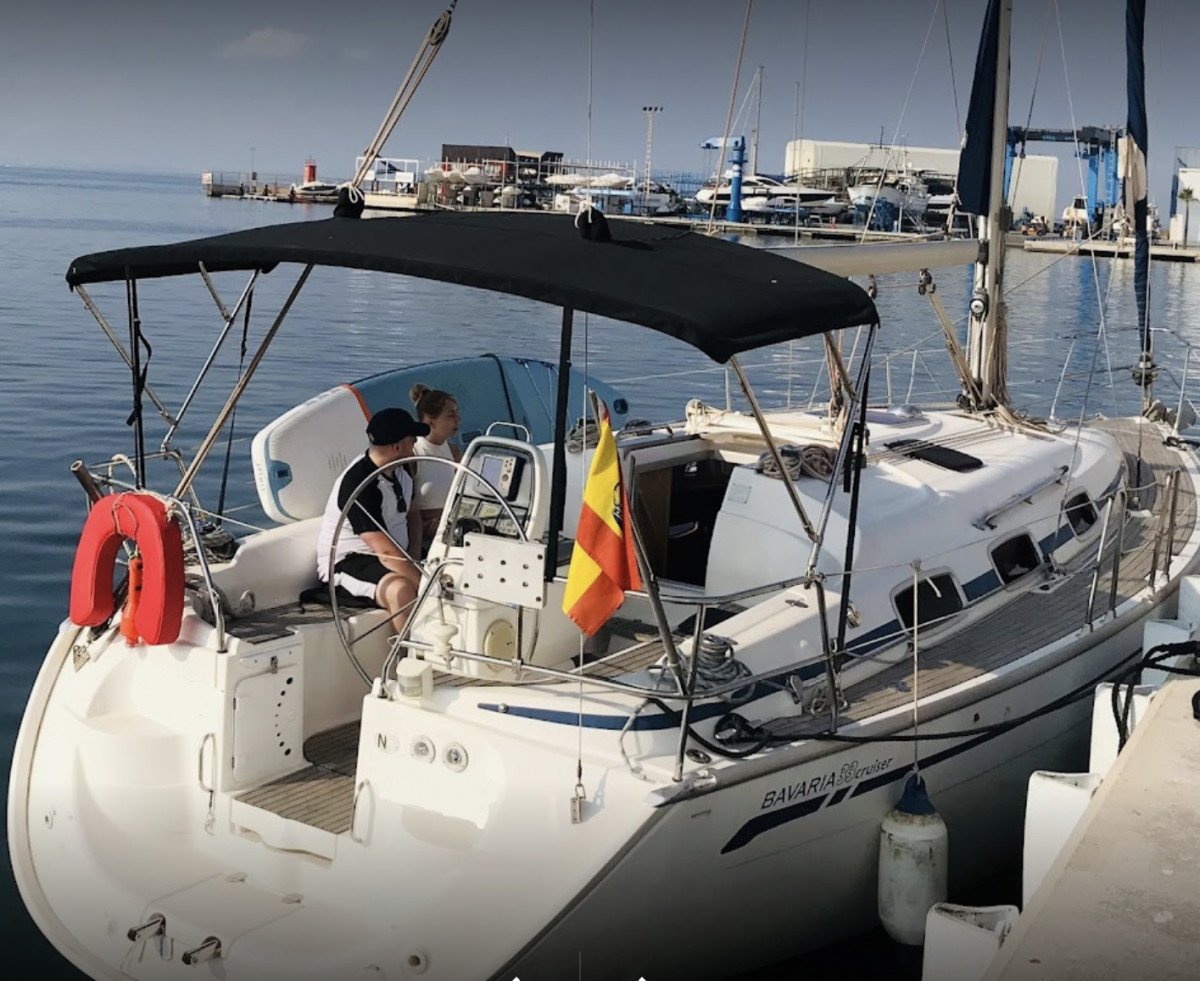 Bavaria Yachts - 10.67 metros