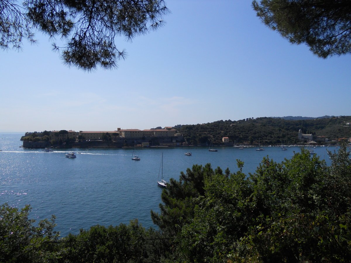 Navega por el Mediterráneo entre Porto Venere y las Cinque Terre