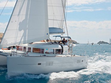 Katamaranvermietung auf Ibiza für einen Tag