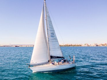 Scoprire la vela in Puglia con una minicrociera