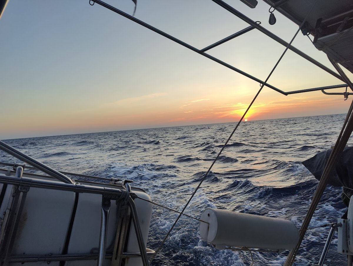Barco en el puerto de Alicante