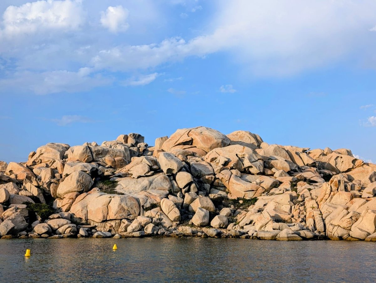 Esperienza di navigazione in barca a Maddalena
