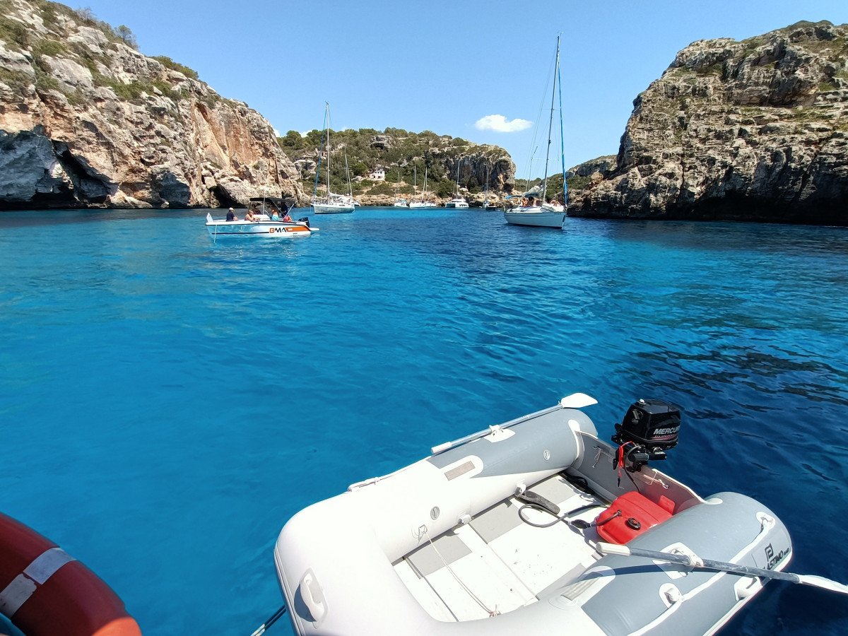 Giro in barca dell'isola per una settimana