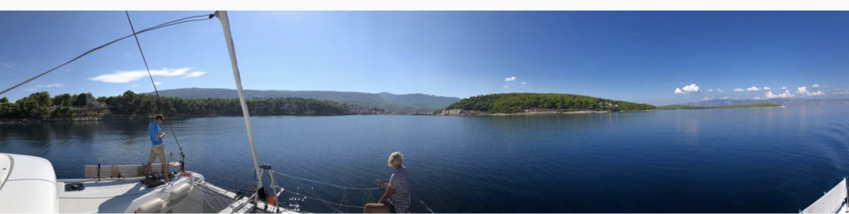 Disfruta de un tour en barco por la costa
