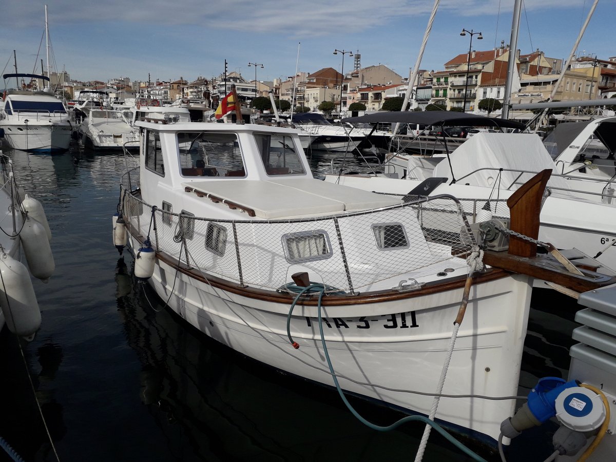 Boat trip along the Garraf Coast on a llaut
