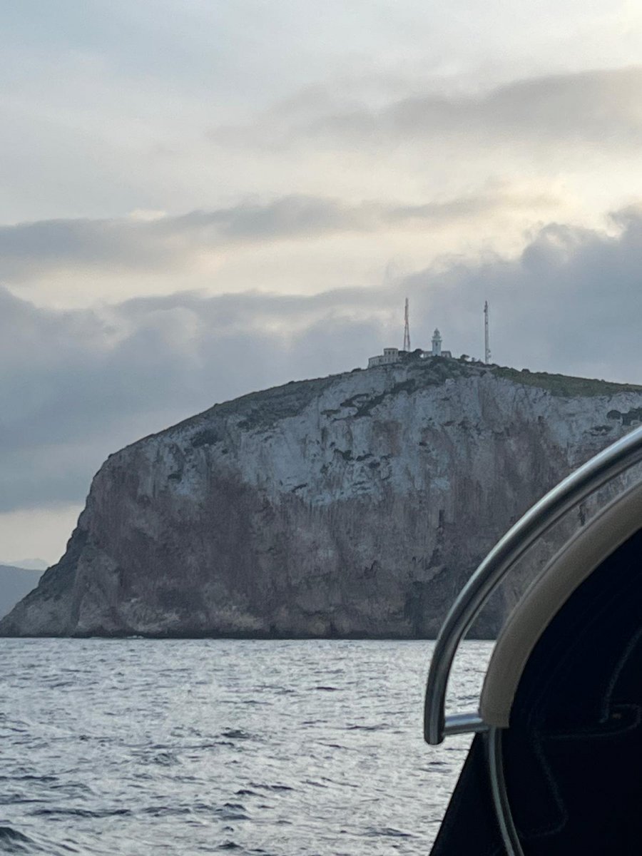 Migliora le tue abilità di navigazione in mare.