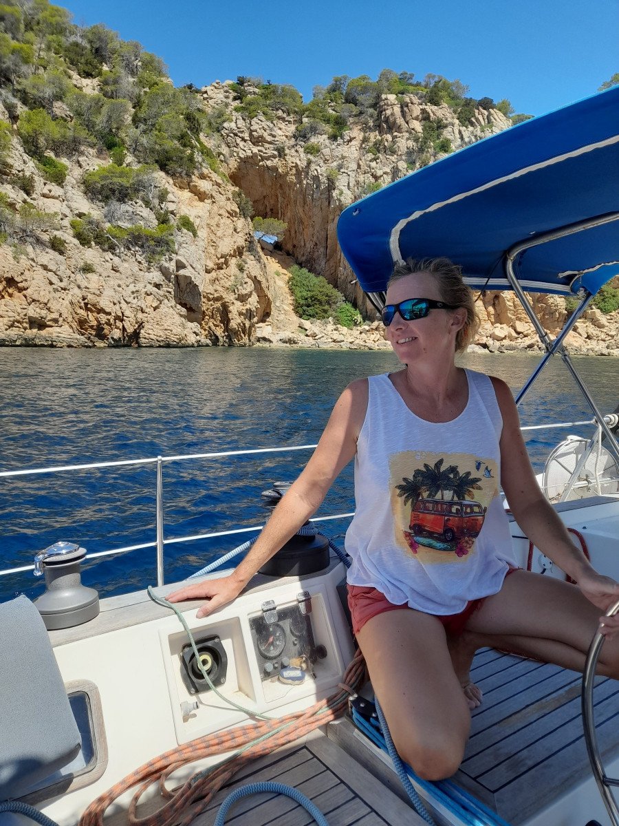 Segeln entlang Ibizas Küste