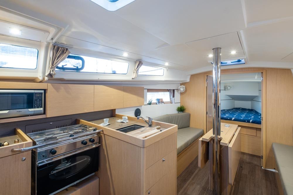 Sail on a yacht in Barcelona