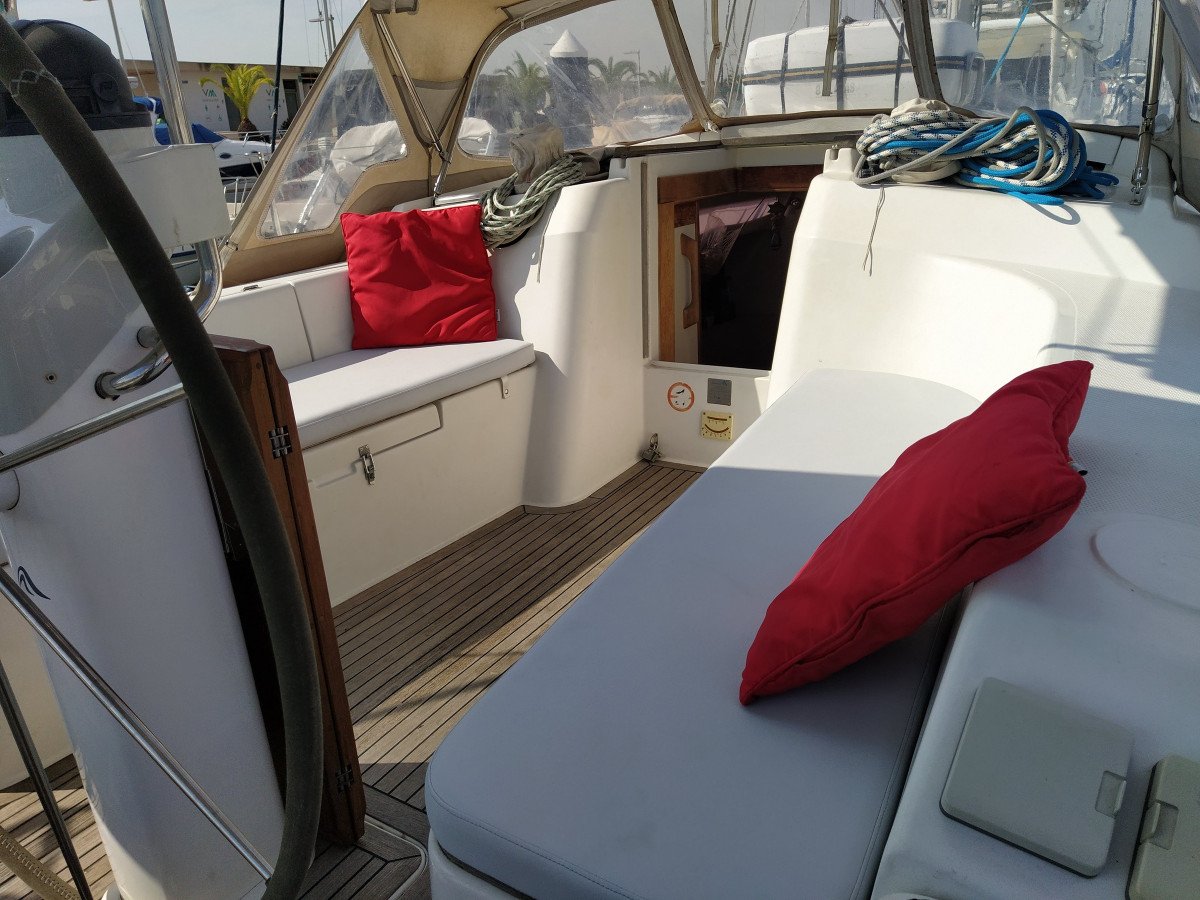 Boat trip through the Balearic Islands with free Yoga