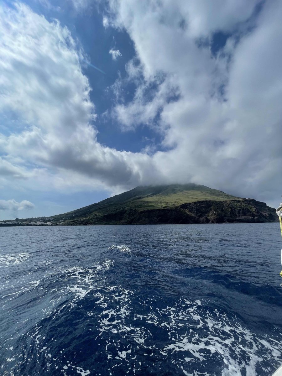 Boat trip through the sea and trekking among the volcanoes of the Aeolian Islands