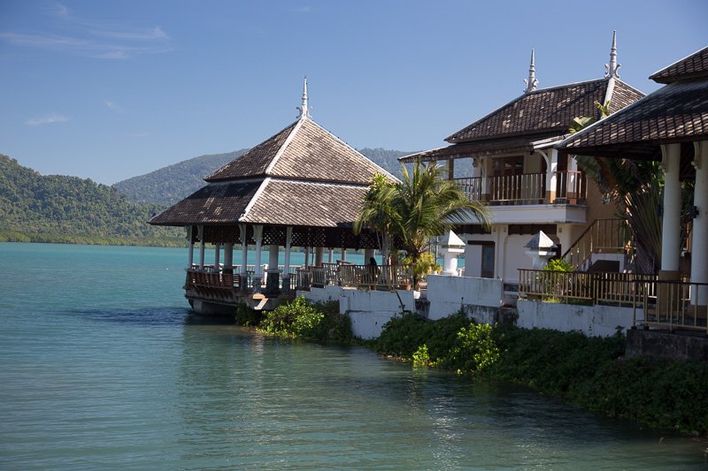 Explora la isla paraíso Koh Chang en barco